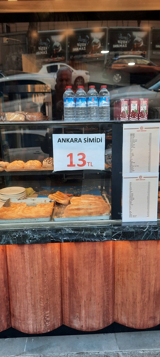 Ankara da SIMIT 13 TL
Simit hesabı ile İktidar olanlara duyurulur.
Yaparsa AKP yapar