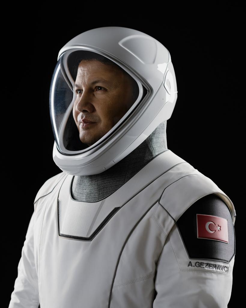 Uzay yolculuğu başlayan Alper Gezeravcı, ilk Türk astronot unvanını aldı #GururDuyTürkiye