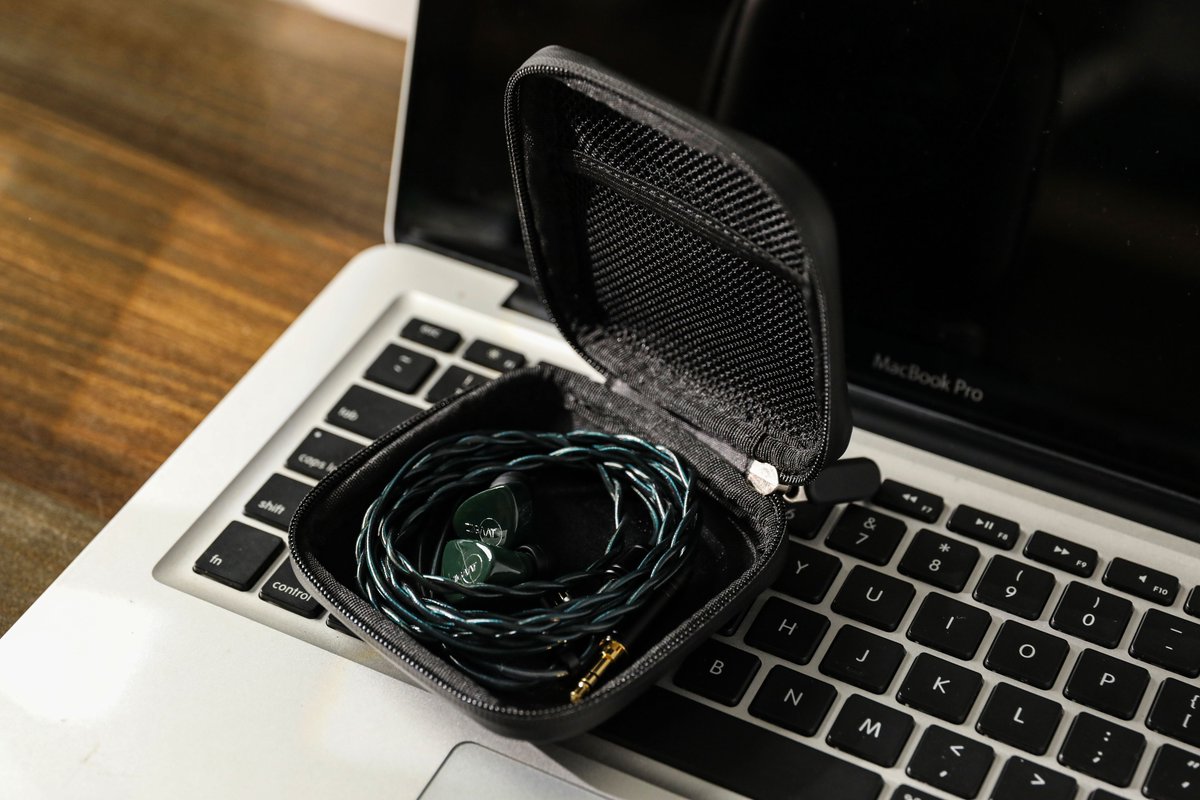 ziigaat's tweet photo. Good Partitioning for IEMs💼

#ZiiGaat #earbudcase #audio #hıfı #music https://t.co/oEdkMa5vWq
