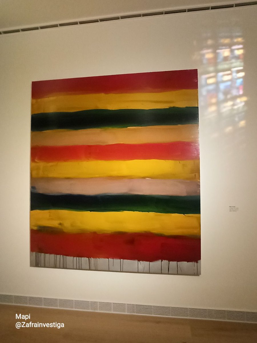 Zafrainvestiga's tweet image. #MiradaMatemática de la obra de #SeanScully, un óleo sobre aluminio de 215,9cmx190,5cm
11zonas, superficies de colores, trazos paralelos q parecen sangrar en su base, junto a imágenes de otra composición artística, forman 1 conjunto policromado para admirar en el #CAHH #València