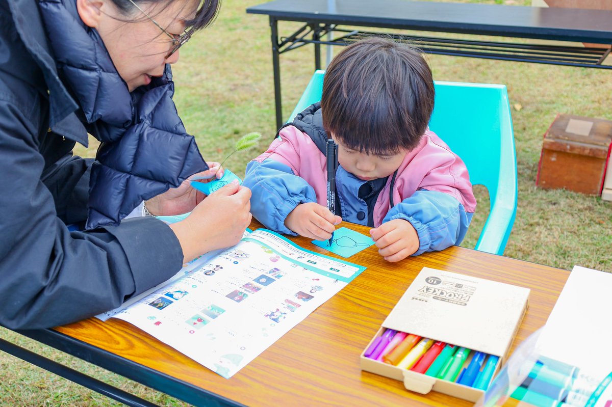 Tonttu_fes's tweet photo. 【トントゥフェスティバルを振り返ろう！📷】  
〜みんなで繋いでゴールを目指そう！絵しりとり〜 
 
全く関わりのなかった人同士が、フェスの中で絵しりとりを通じて繋がる仕掛けが☺️
全部で二つのコース、どちらもゴールに到達しました〜🏁 
#トントゥフェスティバル https://t.co/eTqlwrWFmn