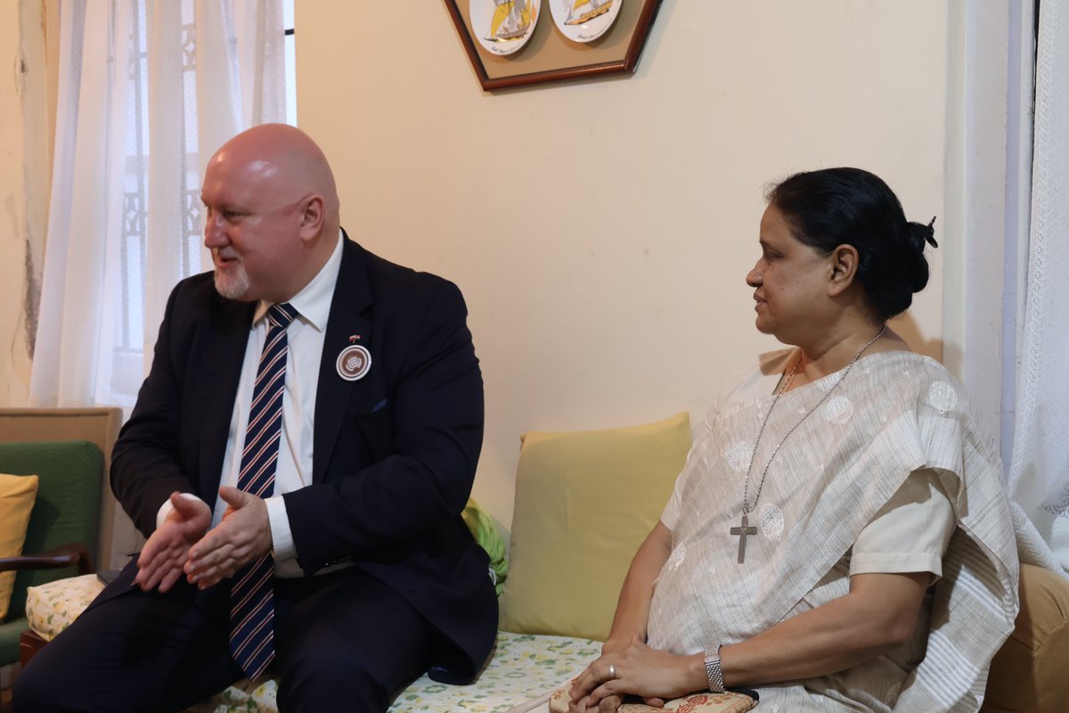 PLinMumbai's tweet photo. 🇵🇱🇮🇳🇺🇳
It’s always a pleasure to interact with young and curious minds. For that purpose CG @AleksanderDanda took part in the closing session of the MUNSOPHICAL, the model United Nations Conference organized by the students of @SophiaCollege75 Mumbai.
#PLinIndia #PublicDiplomacy https://t.co/Y0WFSIVgBD