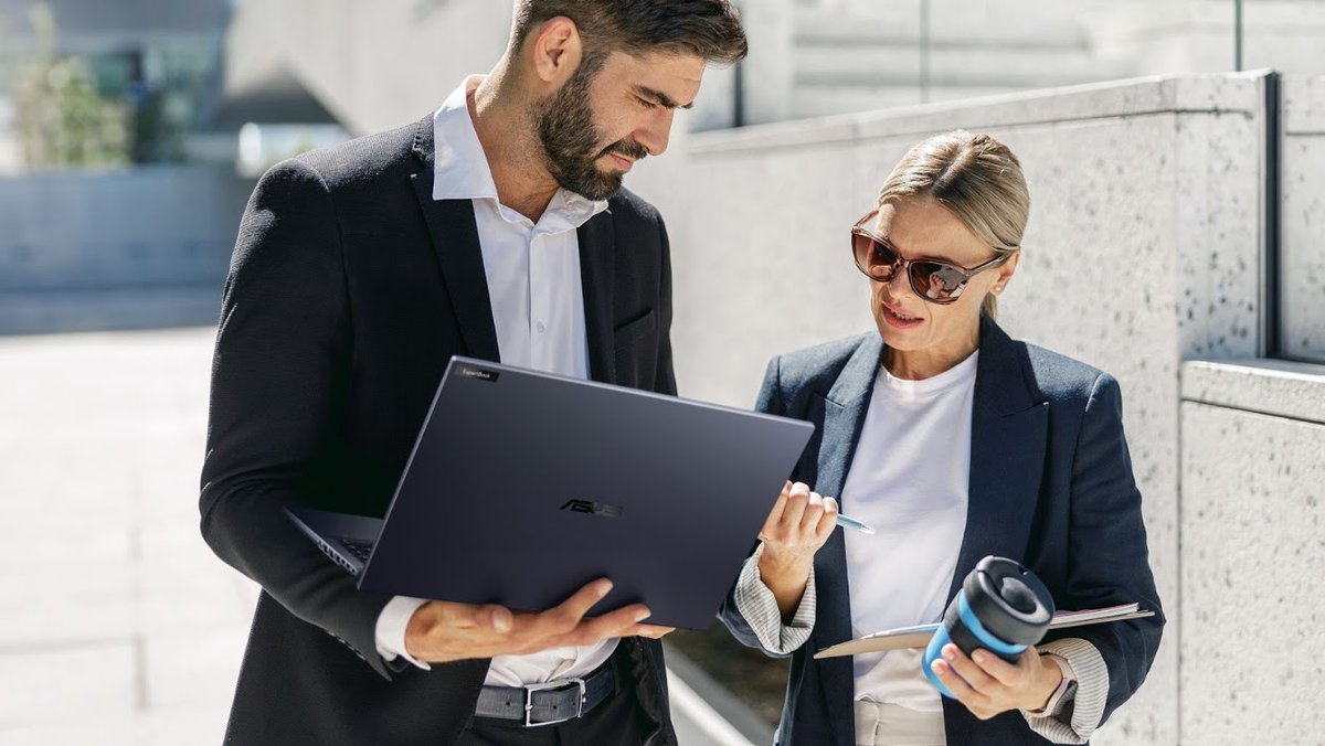 shopsandbrands's tweet image. ASUS anuncia la ExpertBook B5 con poderosos procesadores, para mayor productividad en la empresa. Increíbles funciones con IA, cámara inteligente y otras. Conoce esta avanzada laptop.  asus.com/mx/ @MXASUS #asus #expertbookb5 #productividad #IA