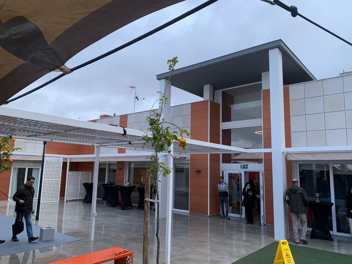 101TVSevilla's tweet photo. 🔴 Inauguración de la nueva @CasaRonaldSev en la calle Doctor Rafael Martínez Domínguez.
✅️ Asiste @jlsanzalcalde, el presidente de McDonald's, Luis #Quintanillo, @martabaturone y el viceconsejero de Juventud, Familias e Igualdad, José #Repiso.
📲 #TDSActualidad #101TVSevilla https://t.co/mF3RNzeLEr