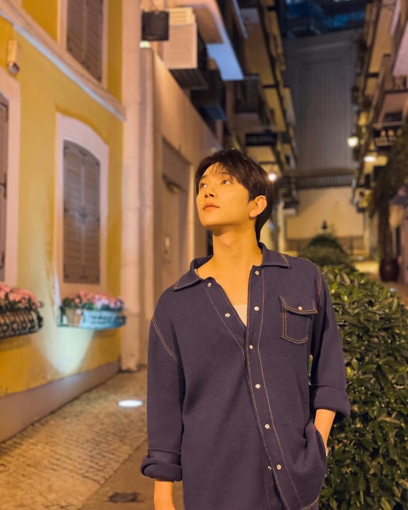 shua_enthusiast's tweet photo. JOSHU_ACOUSTIC POSTED AHHH I LOVE YOU SO MUCH JOSHUA 😭😭😭 https://t.co/jqVR10kqyO