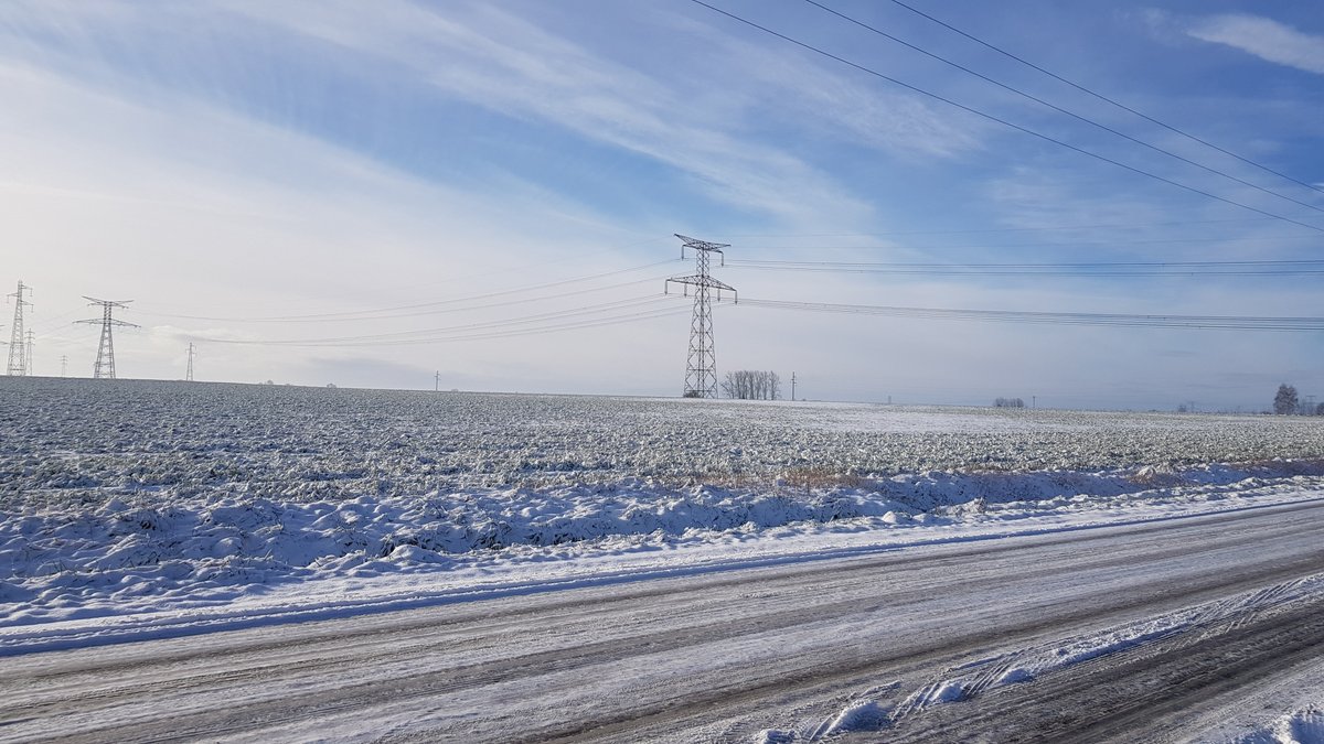 Dumesnil_FR's tweet photo. Réveil sous la #neige en #Normandie ! ❄️

Merci aux agriculteurs pour le déneigement des routes 🚜

#négoceagricole #agriculteurs #froid https://t.co/HjKAFx43Ss
