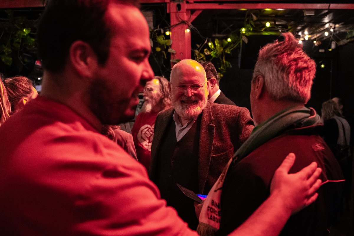 Onze missie is om het land op een solidaire koers te zetten en van verenigd links een baken van hoop te maken voor iedereen die toe is aan een eerlijk en rechtvaardig Nederland. 📷 In Amsterdam in gesprek met leden van GroenLinks en PvdA, over onze opdracht voor de komende tijd.