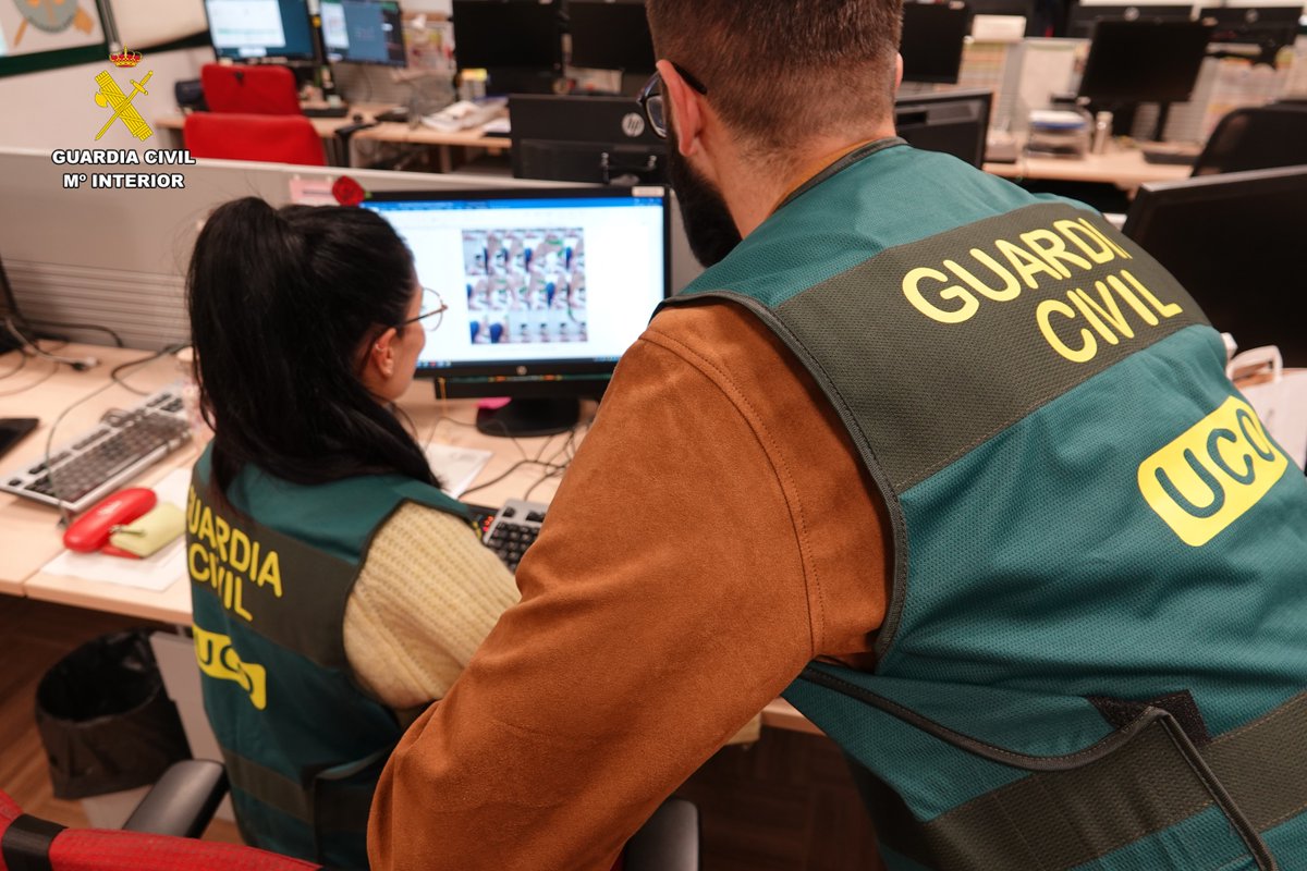 ClubdeFansUCO's tweet photo. Departamento Contra el Cibercrimen
La Guardia Civil detiene a un padre que agredía sexualmente de su hija de 6 meses tras localizar un vídeo en la Deep Web.
https://t.co/SSvFM355YH https://t.co/6rqtH7SCgl