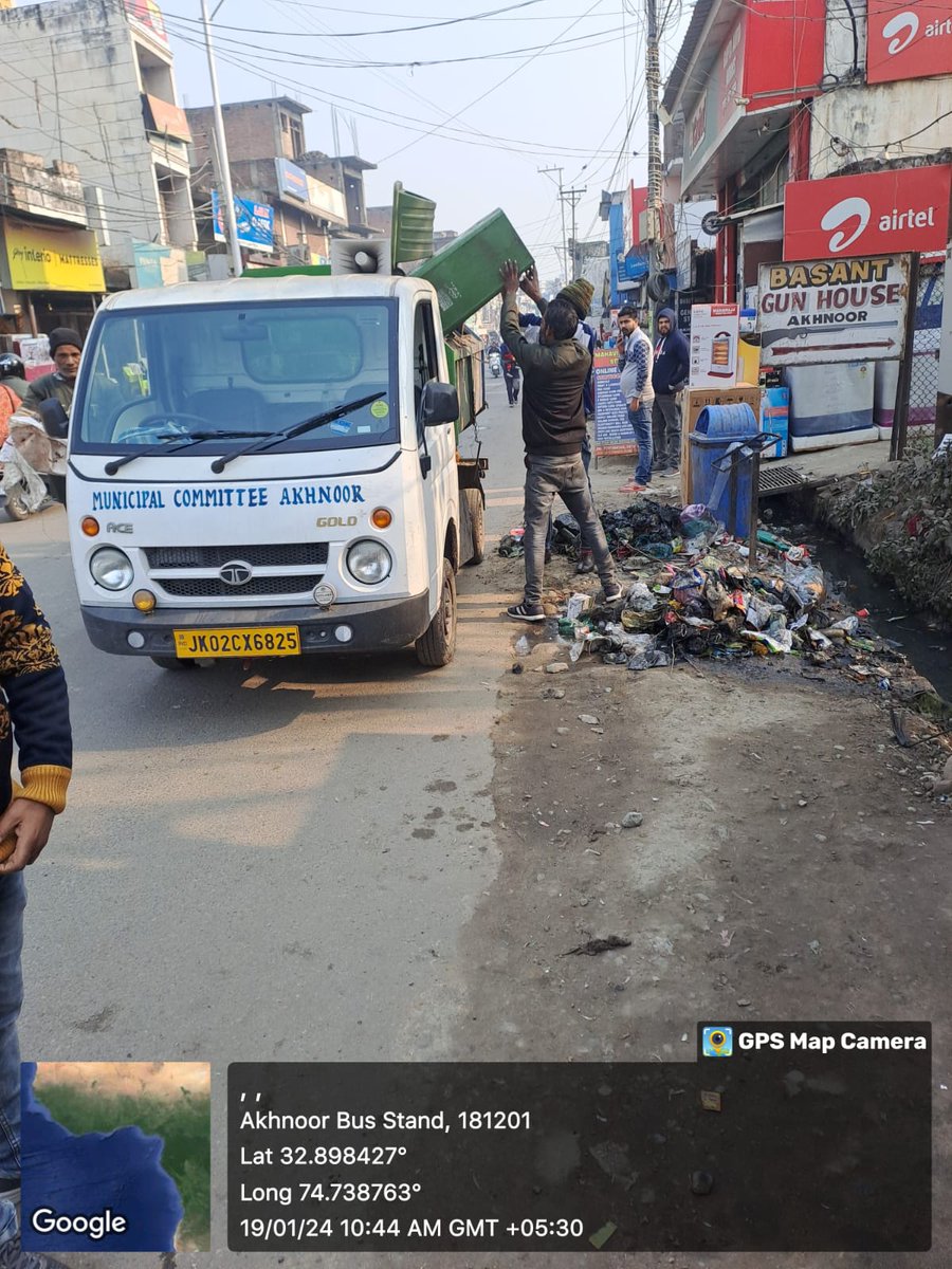 MCommitttee2's tweet image. Sweeping and lifting of garbage from different locations in Mc akhnoor in  morning time
@JammuUlb 
@aiilsgjk 
@dmjammuofficial 
@SbmUrban 
#garbagefreeindia