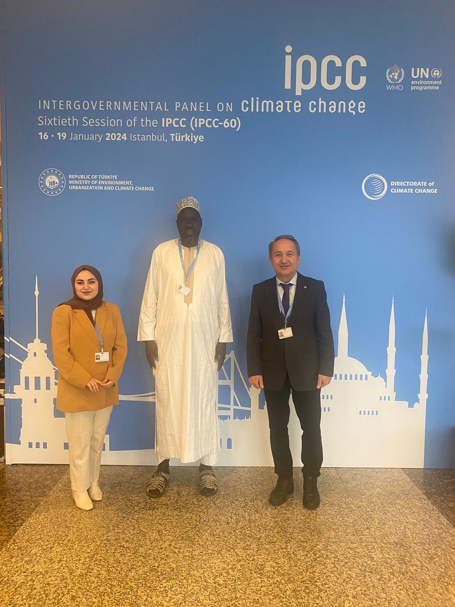 meteosenegal's tweet image. En marge de la 60e Session du #ipcc à Istanbul, le Directeur de l’exploitation de la météo à l’ANACIM, Dr Ousmane Ndiaye, a rencontré Dr Serhat Sensoy et Mme Goksu Canyılmaz, deux ingénieurs du Service météorologique d'Etat turc #TSMS. Discussions sur les axes de partenariat.