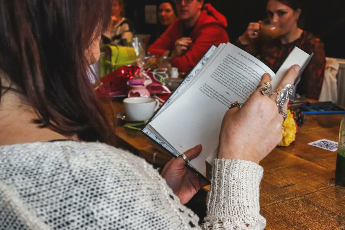 dookclub's tweet photo. 𝗛𝗮𝗽𝗽𝘆 𝗙𝗿𝗶𝗱𝗮𝘆

It's #dookclubday Sunday 🥳

So we love to hear what your reading this weekend

#BookTwitter #dookclub #bookclub https://t.co/t9UUMuXalF