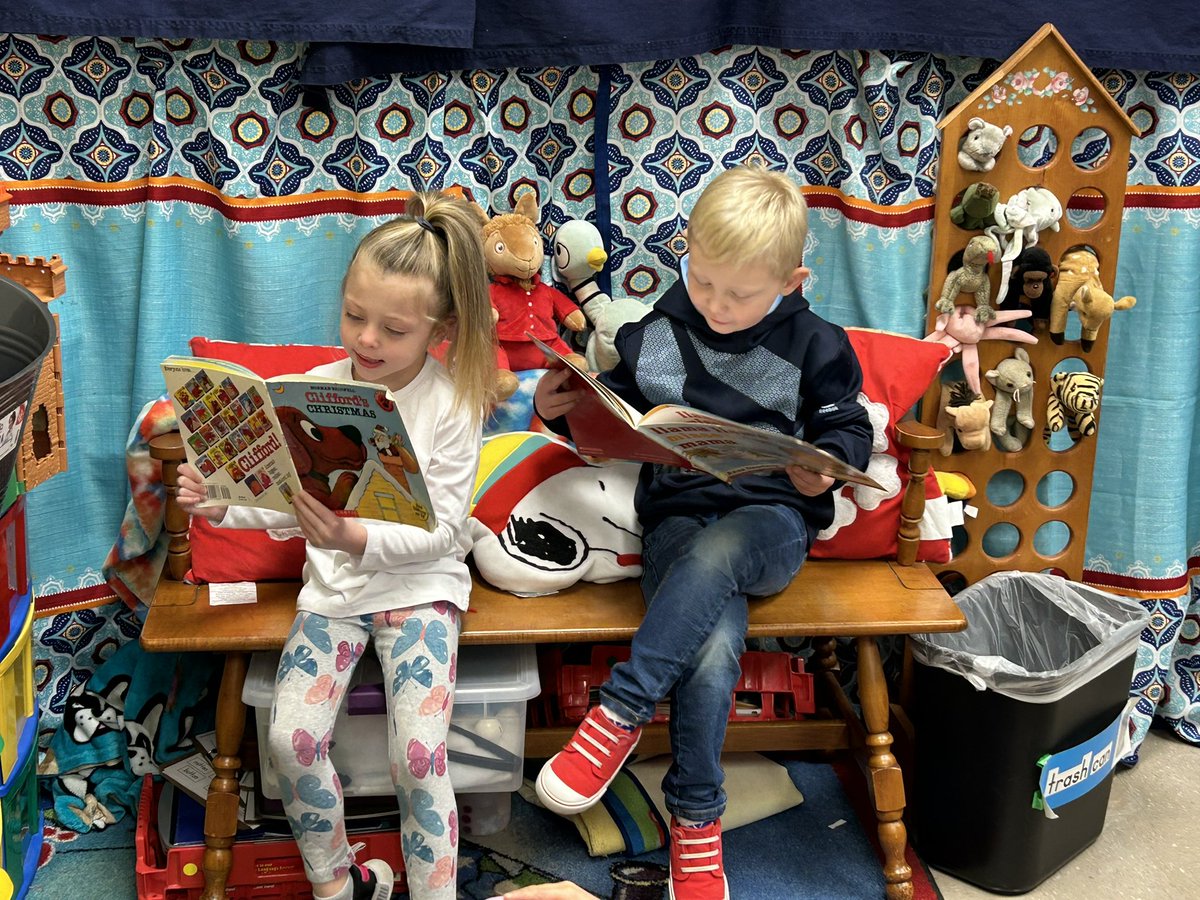 Youngfes1's tweet photo. Reading time with friends and a stuffed buddy! https://t.co/I7Vsk9015M