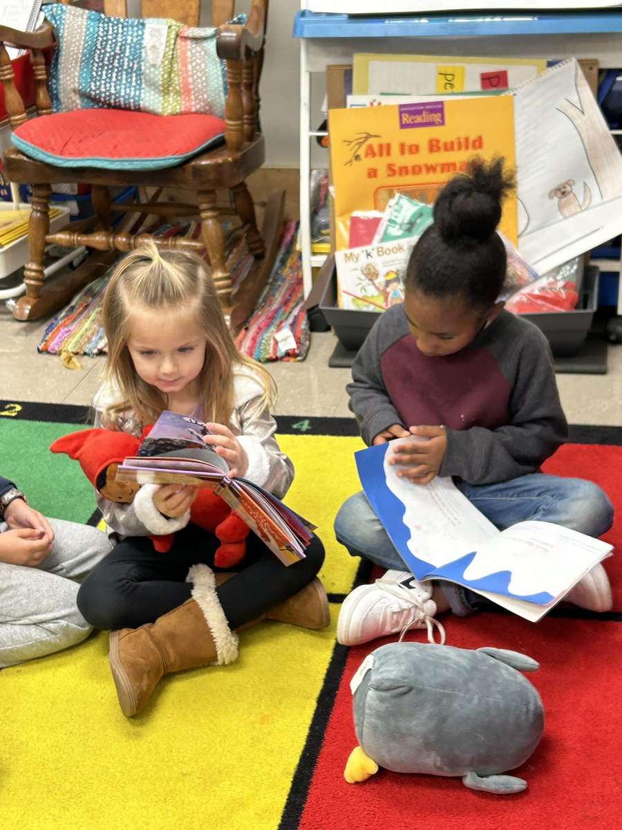 Youngfes1's tweet photo. Reading time with friends and a stuffed buddy! https://t.co/I7Vsk9015M