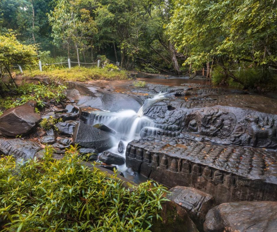 Ancient Wonders of Kbal Spean: Carved in the 11th-12th century, this unique archaeological site in Cambodia is a marvel of Khmer civilization, showcasing intricate riverbed carvings and sacred Hindu motifs.

#MemoirePalace #SiemReap #NatureAndHistory #RiverOf1000Lingas