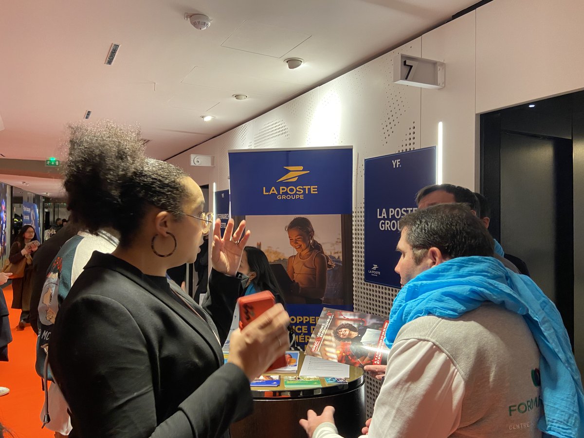 laposterecrute's tweet photo. 👫 [Live Salon]
Rejoignez l'équipe du groupe La Poste au salon Your Future !

RDV au Parc des Princes ces 19 &amp; 20 janvier pour échanger, être conseillé &amp; trouver l’offre professionnelle que vous cherchiez. #Stage, #alternance, #1erJob, coaching… n’attendez plus !

#LaPosteJeunes https://t.co/wJgq6fJuHK