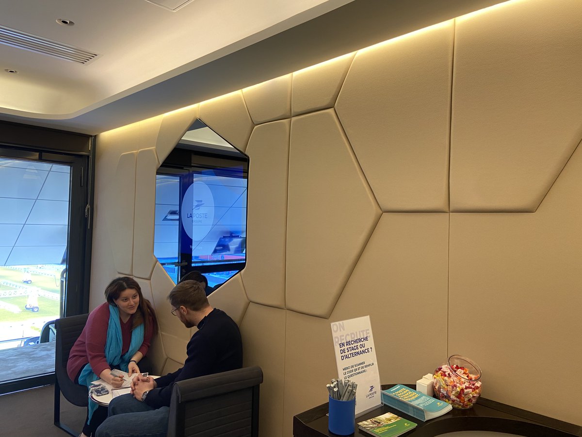 laposterecrute's tweet photo. 👫 [Live Salon]
Rejoignez l'équipe du groupe La Poste au salon Your Future !

RDV au Parc des Princes ces 19 &amp; 20 janvier pour échanger, être conseillé &amp; trouver l’offre professionnelle que vous cherchiez. #Stage, #alternance, #1erJob, coaching… n’attendez plus !

#LaPosteJeunes https://t.co/wJgq6fJuHK
