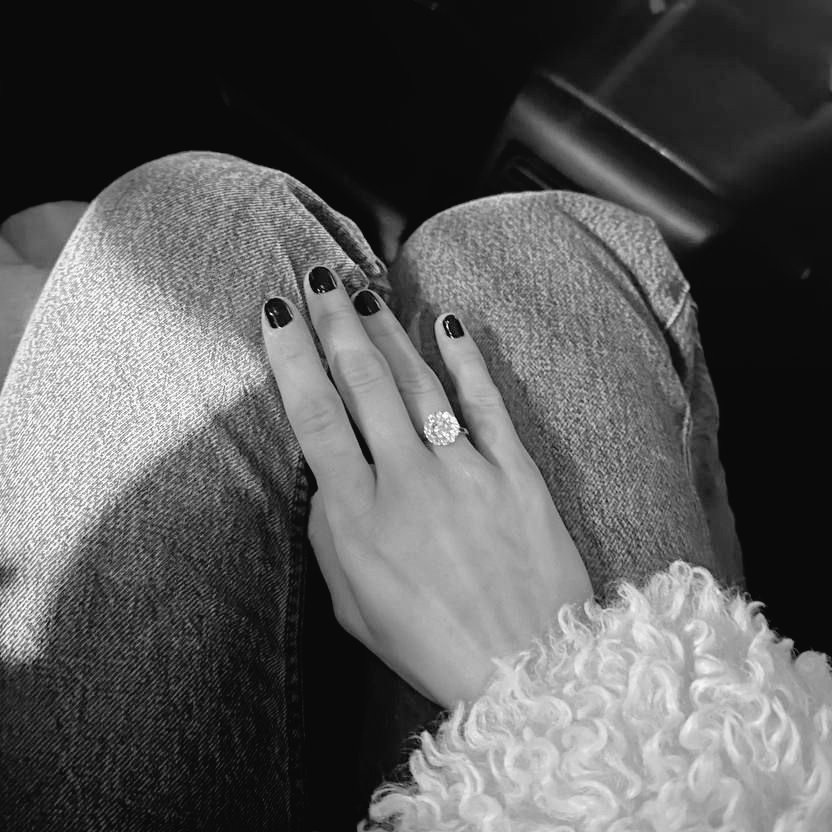 Хвастаюсь новогодними подарками только сейчас. 
Спасибо, сердце моё.🤍