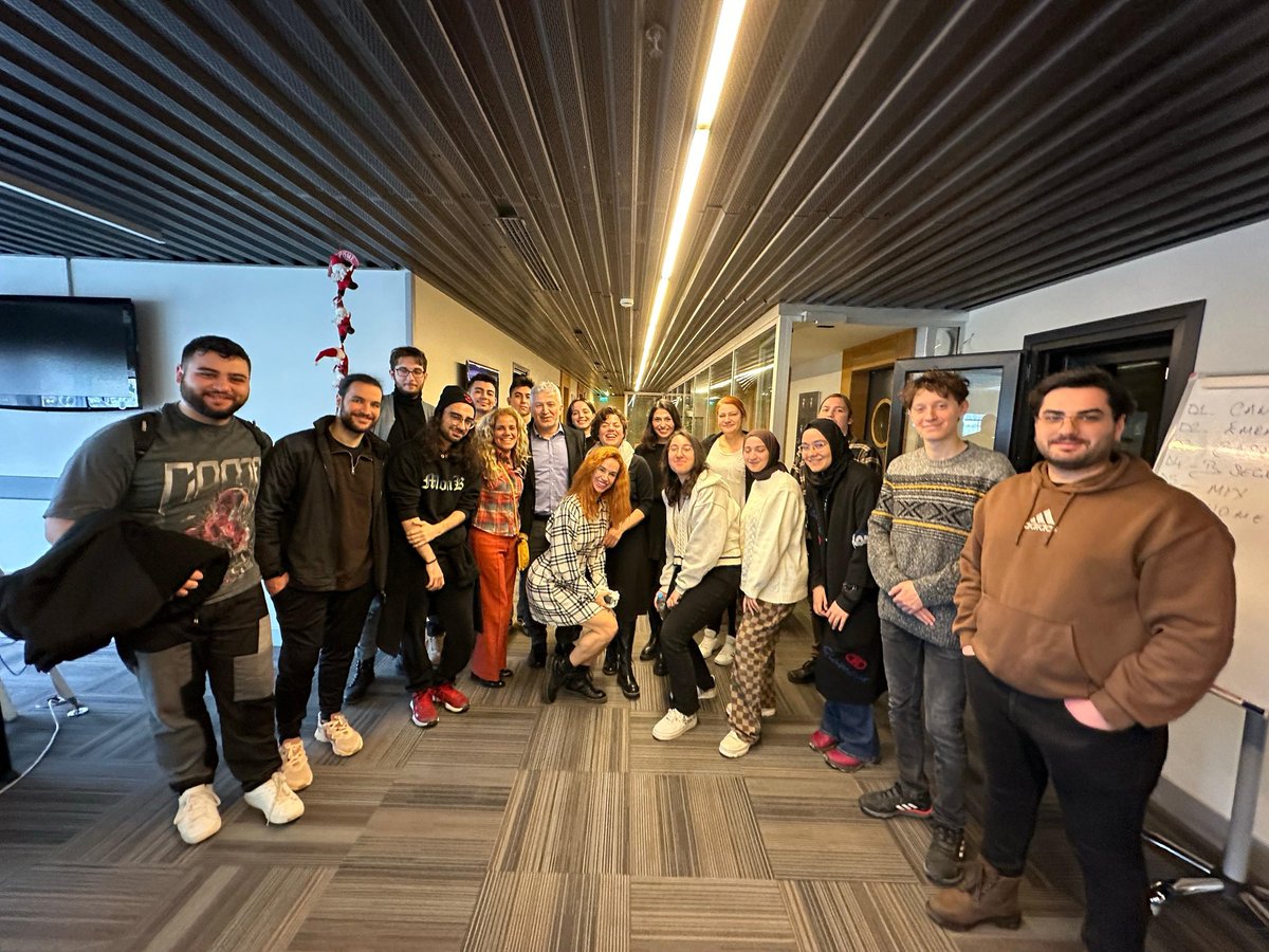 AslanSerayaslan's tweet photo. Doğuş Üniversitesi Dijital Oyun Tasarımı bölümü öğrencileri dönem içinde gördükleri 'Ses Tasarımı' dersi kapsamında, 
Maslak NTV ses stüdyolarına bir eğitim gezisi düzenledik. @DogusUniv @DogusYayinGrubu @azizacar1969 https://t.co/hZC60Bsj65