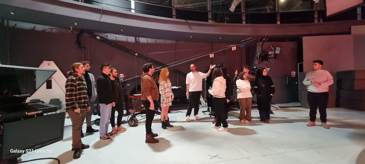 AslanSerayaslan's tweet photo. Doğuş Üniversitesi Dijital Oyun Tasarımı bölümü öğrencileri dönem içinde gördükleri 'Ses Tasarımı' dersi kapsamında, 
Maslak NTV ses stüdyolarına bir eğitim gezisi düzenledik. @DogusUniv @DogusYayinGrubu @azizacar1969 https://t.co/hZC60Bsj65