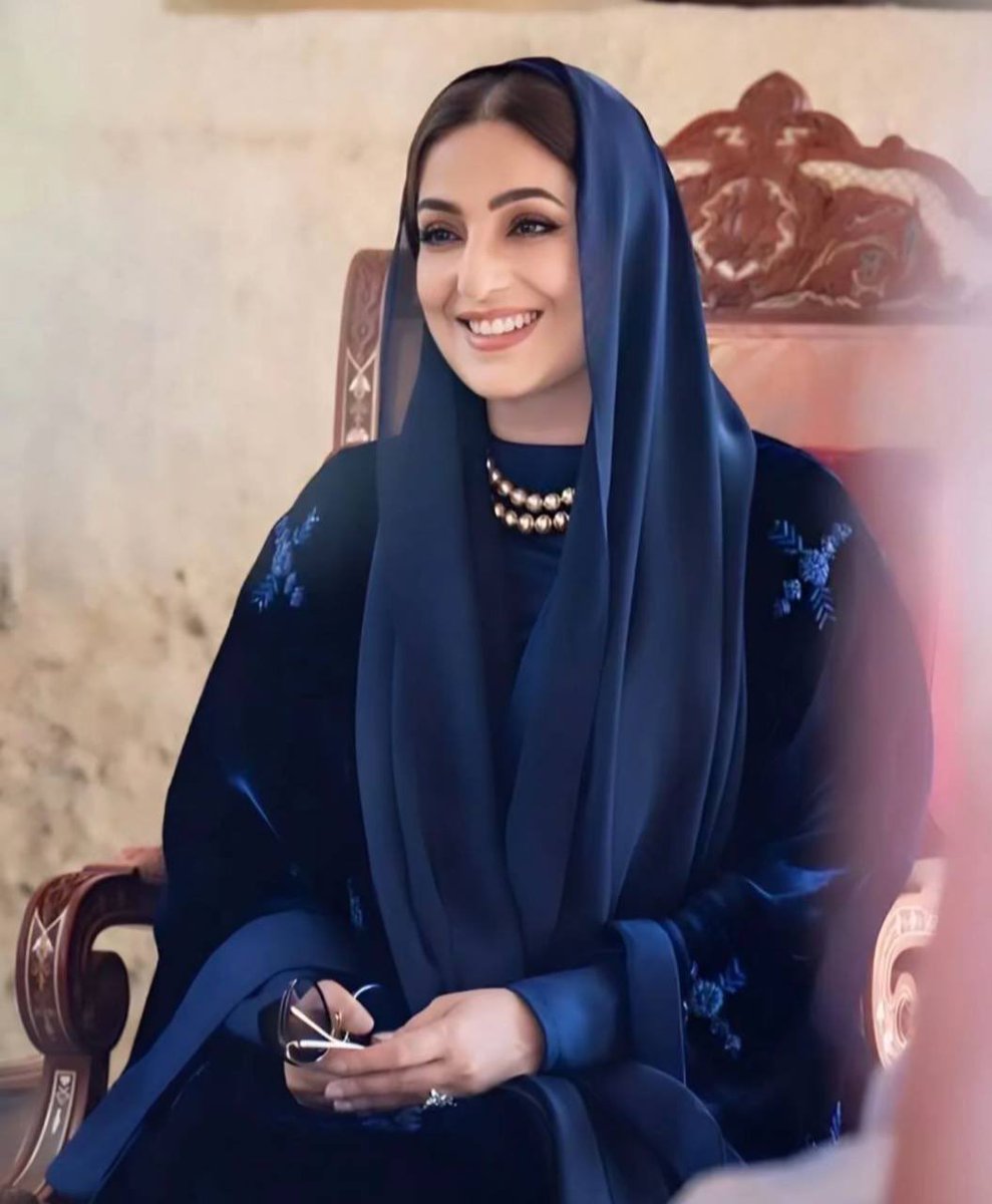 gorgeous4ew's tweet photo. سيدة سلطنة عمان الأولى عهد البوسعيدية🤍. https://t.co/dXBKRQ0Qqu