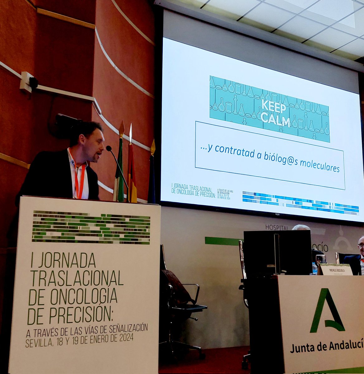 ‼️Medicina de precisión: Keep calm y contratad biólog@s moleculares ‼️
(Necesitamos perfiles estables de biólogo molecular en nuestros sistemas sanitarios)

⏩️Michele Biscuola, de <a href="/PathologyHUVR/">Anatomía Patológica HUVR</a> en la I Jornada Traslacional de Oncología de Precisión <a href="/HospitalUVRocio/">HospitalUVRocio</a>