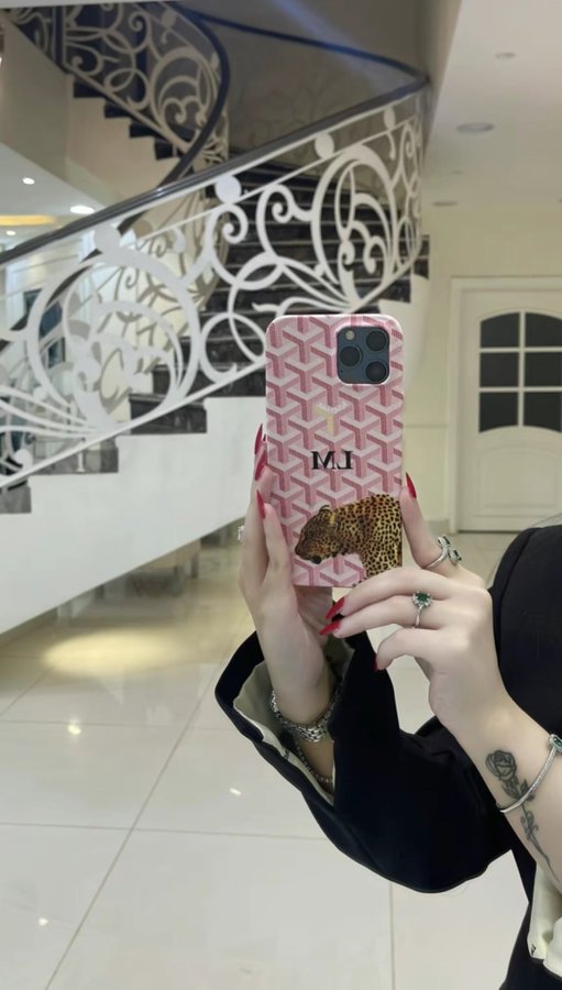 مابها عيب سوى ، فرط الرِقة والدلال🩷.