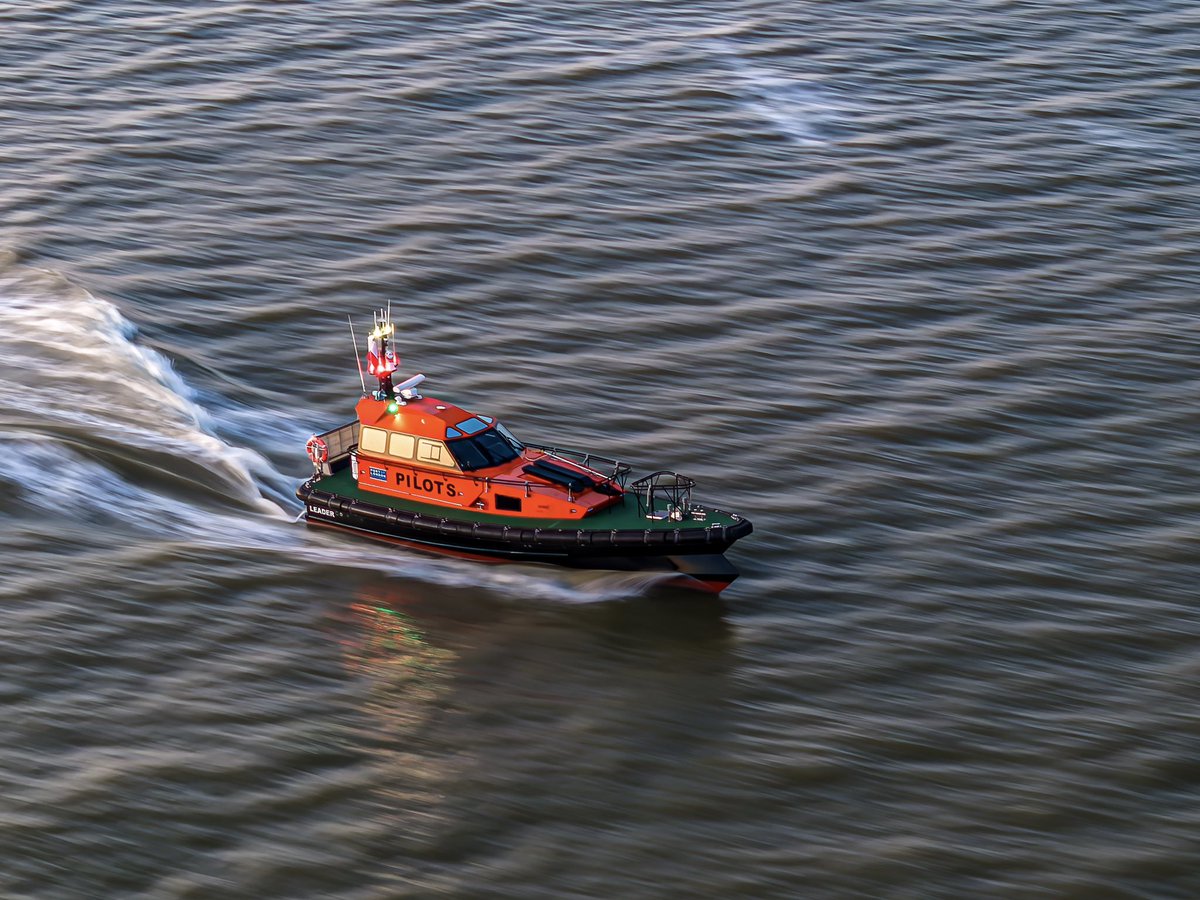 Port of London Authority’s UK's first plug-in diesel hybrid pilot boat Leader. @LondonPortAuth #PortofLondonAuthority #Ships #Shipping #ShipsInPics #Shipspotting #Ship #WorkingRiver #pilotlife #Gravesend #PortofTilbury #RiverThames #Thames #DroneServices