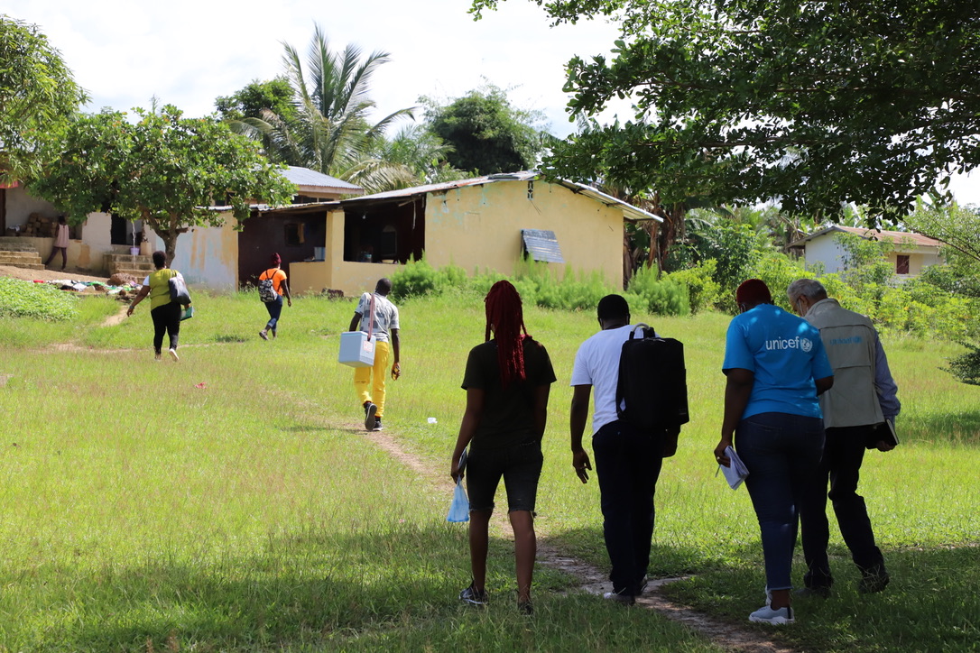 Cold chain warriors needed in 🇱🇷! ❄️
UNICEF Liberia seeks a champion for child health! 
Join us as a National Cold Chain Officer &amp; ensure life-saving vaccines reach every child:
Manage &amp; maintain cold chain
Train technicians across Liberia

Apply now! ➡️ uni.cf/49iCB47