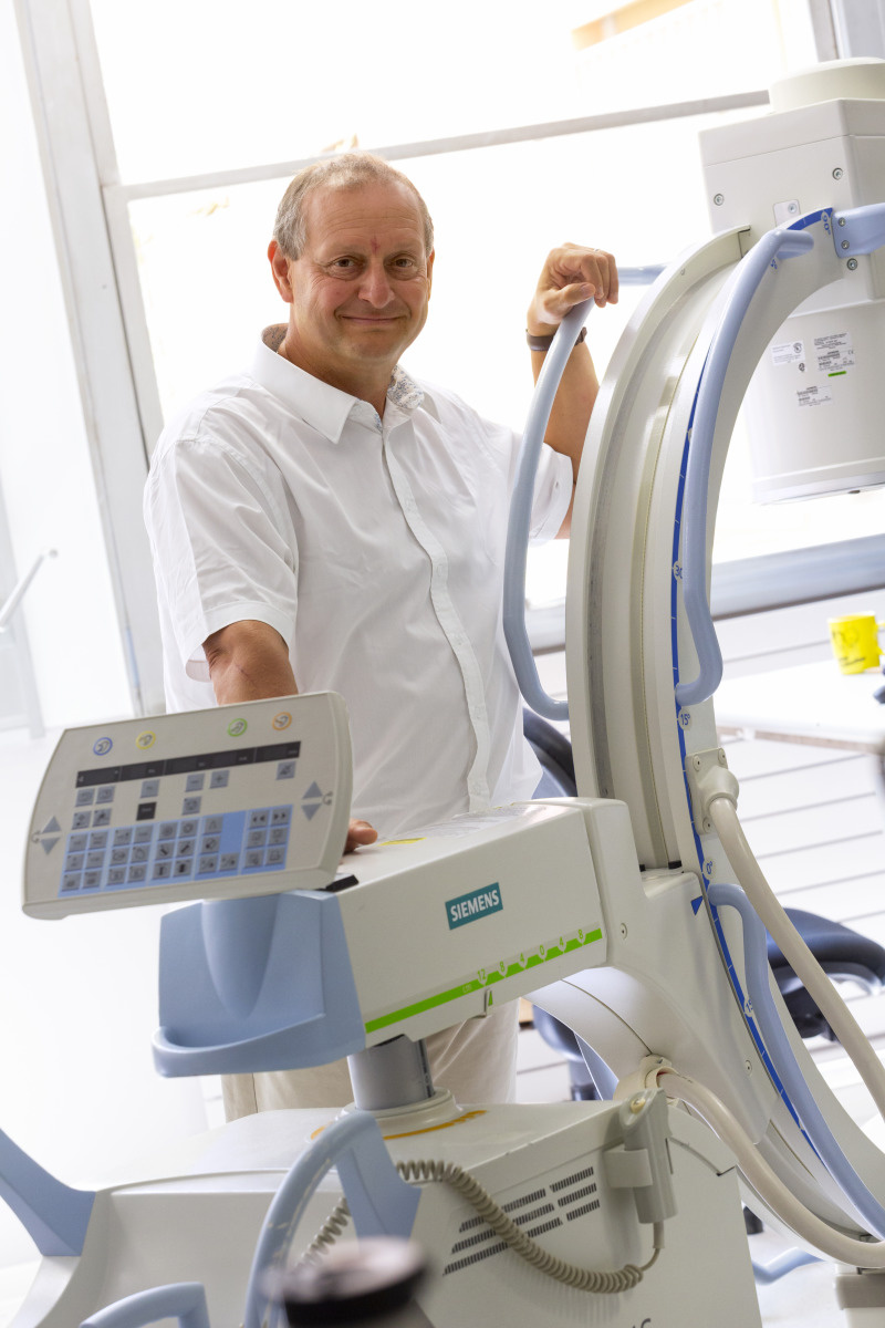 CHU_Montpellier's tweet photo. #FridayJob ⚙️🤖 Si, vous aussi, vous savez que les machines ont une âme, des sentiments, #rejoignez Yannick &amp; notre service #BIOMEDICAL.

🖱️ https://t.co/Jf8xRu7sb7 https://t.co/N1yrwxasCo