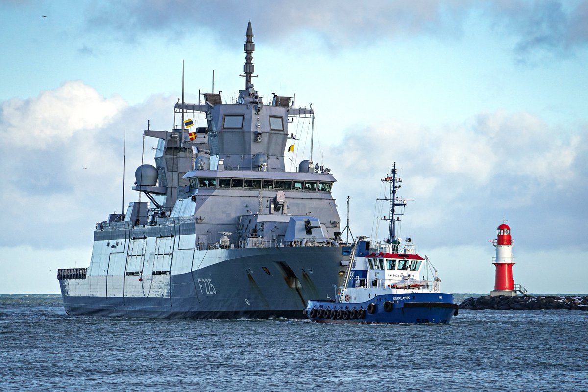 deutschemarine's tweet image. #Einlaufen der Rheinland-Pfalz

Während ihrer #Einzelausbildung legt die #Fregatte einen Zwischenstopp über das Wochenende ein. Bis Montag bleibt sie im Hafen von Warnemünde.