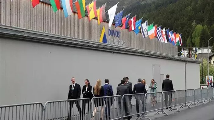 DevreHaber's tweet photo. Davos'un öteki yüzü!

Bu yılki teması Güveni Yeniden İnşa Etmek olan Davos Zirvesi’nde geceliği 2 bin 500 doları bulan eskort hizmetlerinde yer kalmadı. https://t.co/z6YoAvTEPP