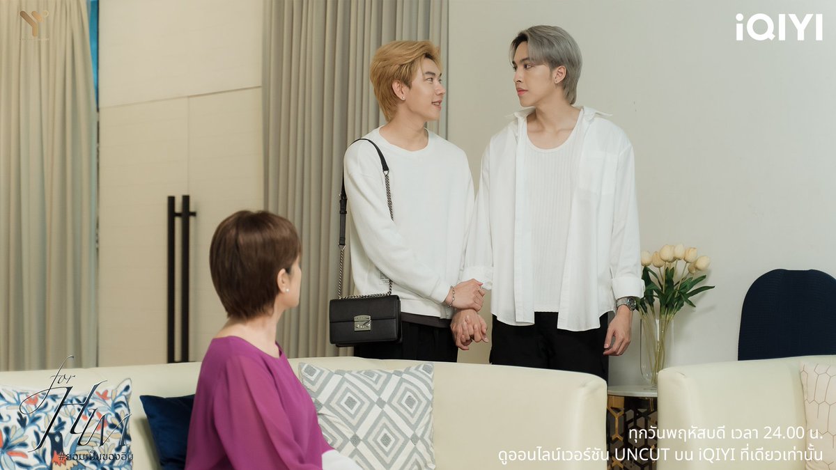 TheBLXpress's tweet photo. #ForhimEP8...Self harm can be really painful not just for the individual who incurs it but also the people surrounding him...Blue's homophobic parents pushed him to death and yet Te is rebuking Him instead...Phai will regret his life choices if he chooses Type over Chao 🤯🤯 https://t.co/ASkDTpmqC6