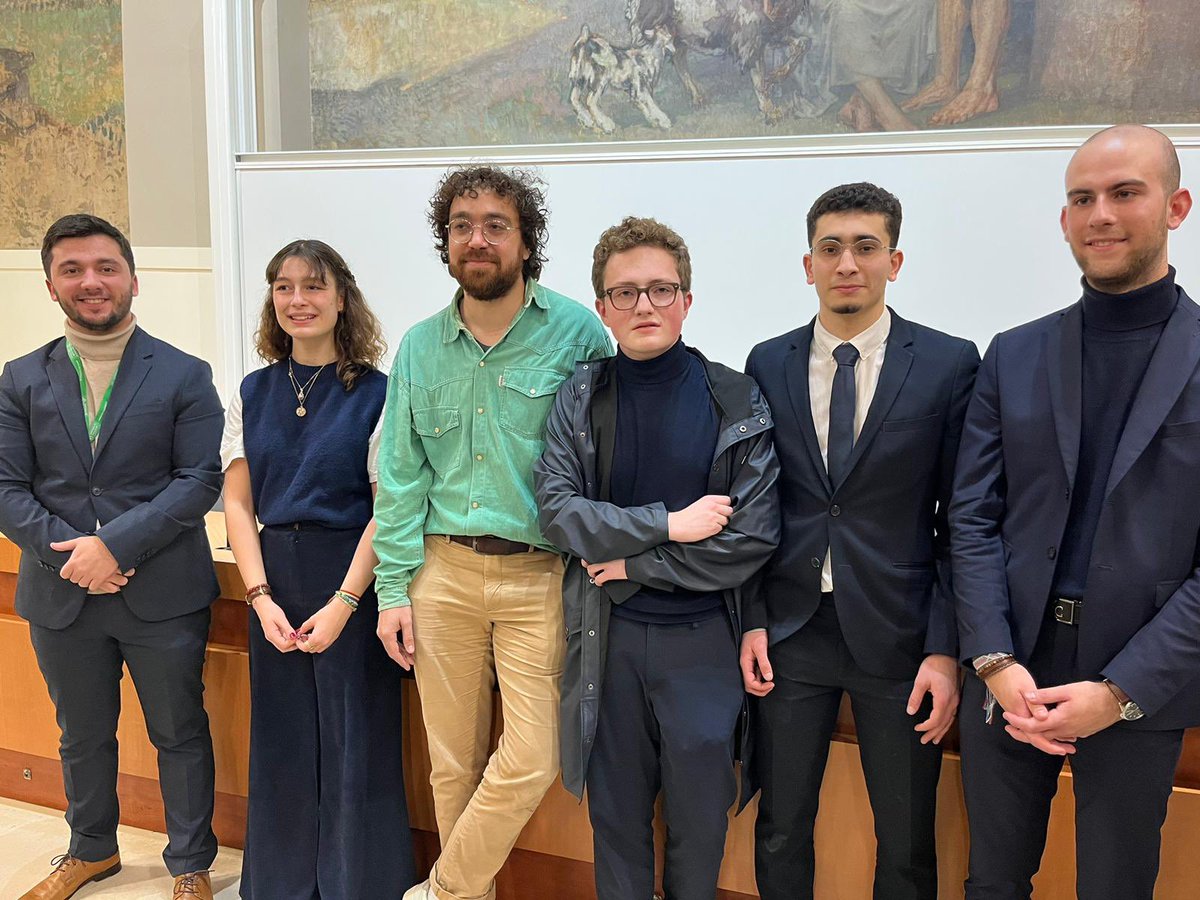 5️⃣0️⃣0️⃣ personnes pour une conférence sur la liberté d’expression ? On l’a fait à @utcapitole à #Toulouse !

Hier soir, conférence exceptionnelle en présence de la rédaction de <a href="/Charlie_Hebdo_/">Charlie Hebdo</a> en amphi Cujas.