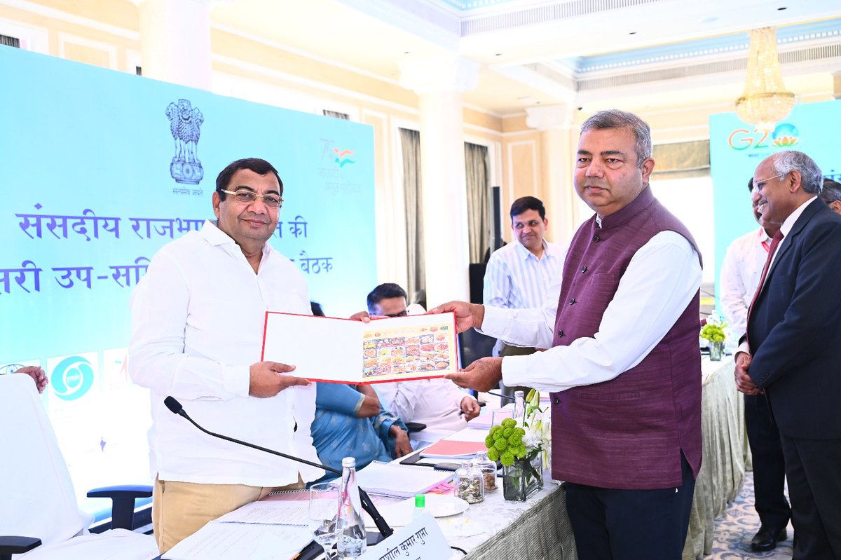 DrSushilKrGupta's tweet image. संसदीय राजभाषा समिति ने आज बंबई माहाराष्ट्र में स्थित केंद्र सरकार के  कायालयों में संघ के राजकीय प्रयोजनों के लिए हिंदी के प्रयोग में की गई प्रगति की समीक्षा की।

#SecondSubCommittee
#AzadiKaAmritMahotsav