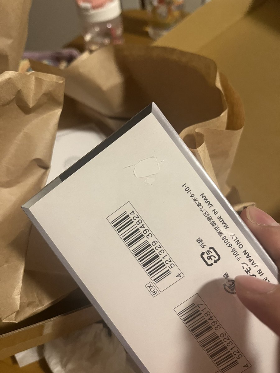 heboji3's tweet photo. スニダンでシュリンク破れてる箱届いて問い合わせたら2cm以内はオッケーらしい、知らんかった。これはありがたい情報
#うんこ https://t.co/X8aayFLAOB