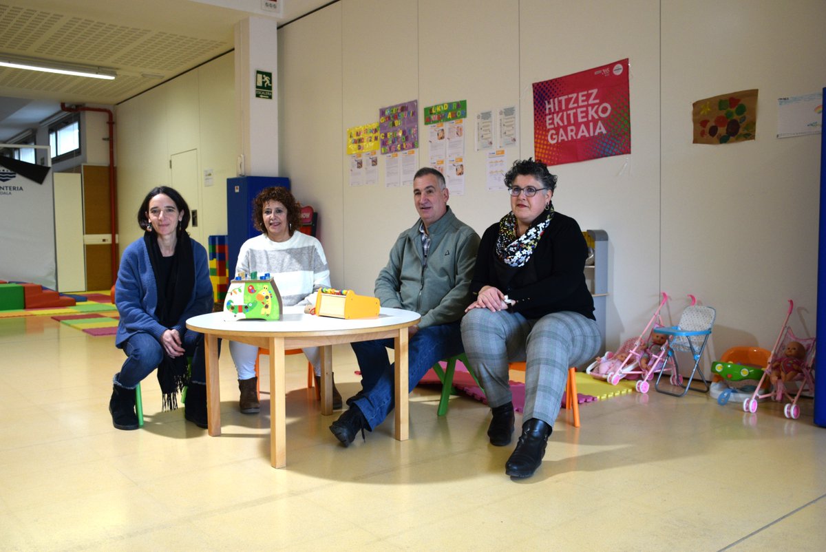 HerriBizia's tweet photo. La campaña de matriculación del curso 2024-2025 de los tres colegios públicos de Errenteria será del 7 al 23 de febrero. 

También ofrecerán jornadas de puertas abiertas durante los próximos días https://t.co/zedQRlZJAd https://t.co/AucQD1ZGh8