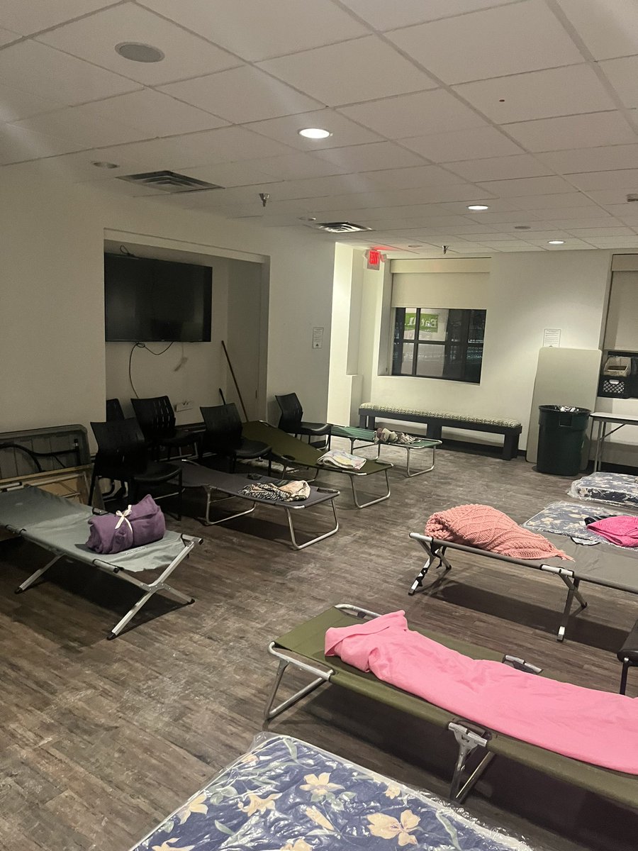 On Tuesday morning more people came into our warning center at @stpatrickcenter w/ frostbite. By the afternoon our team who is already extending our services, said “let’s go 24/7” and give even more folks a place to sleep safely….within 2 hours they were ready. 👏👏