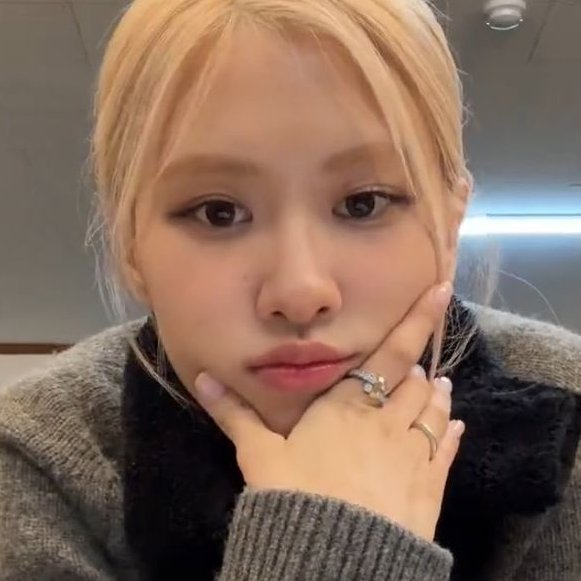 rosieandjennie tweet picture