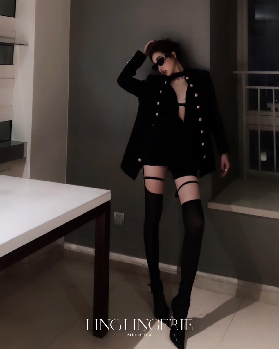绳结之下，勾勒欲望
极简十字，禁忌试探
🦋丰满肉感，尽释欲感引力
盈润亮泽，一描耀目丰姿
成熟亦诱惑，坠入冒险之夜

「缚」凝脂™一体吊带袜 
直达📮https://t.co/Qk7rNcnh8Y

#绫天生丝滑 #绫丝袜 #绫 #绫天猫旗舰店 #丝袜 #丝袜控 #パンスト #ストッキング https://t.co/WX1FlgorcG