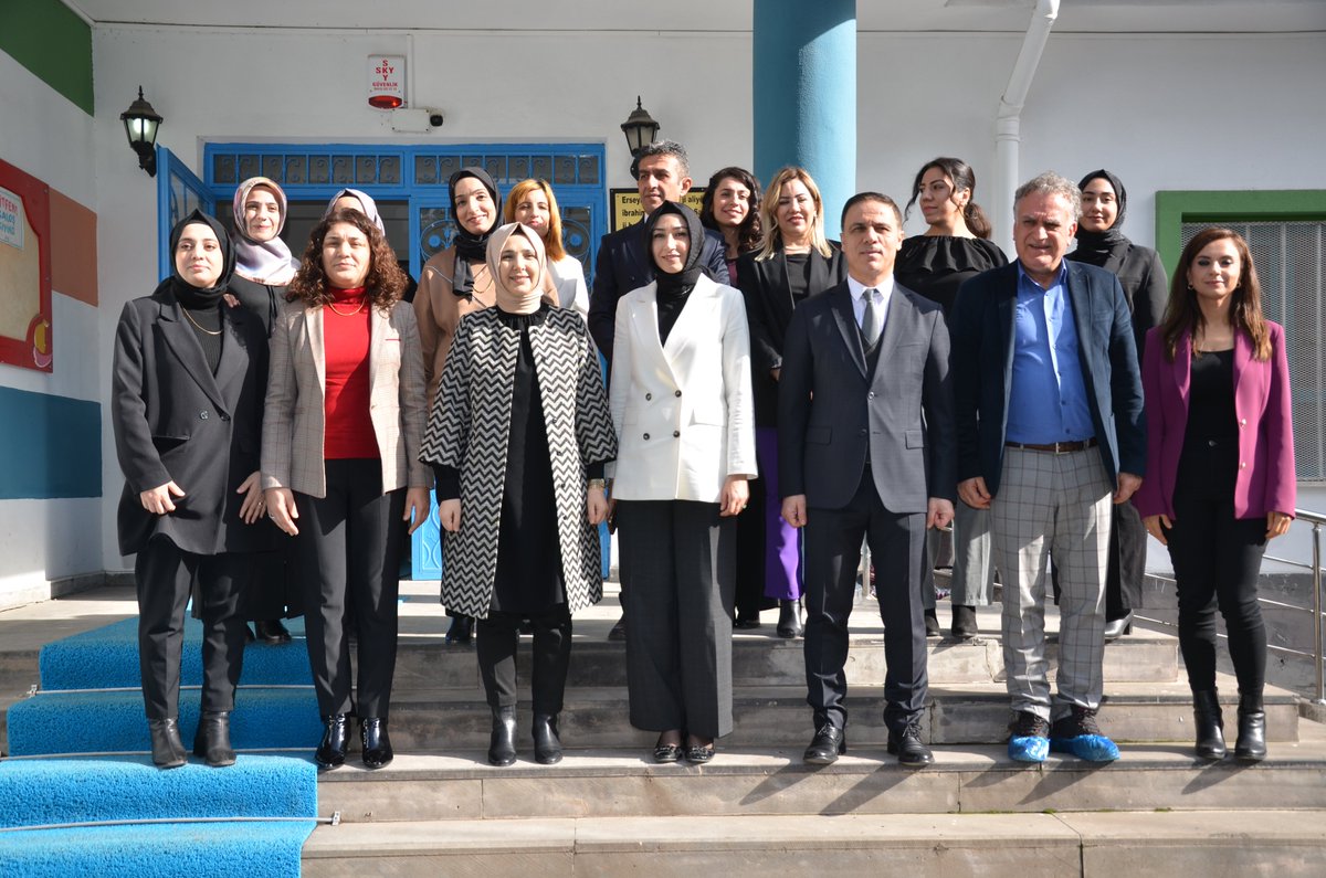 Vali ve Büyükşehir Belediye Başkan Vekili Ali İhsan Su’nun eşi Zeliha Su ve Büyükşehir Belediyesi Genel Sekreteri Abdullah Çiftçi’nin eşi Meryem Çiftçi’nin katıldı,Sosyal Hizmetler Daire Başkanı Bayram Sezgin’in de yer aldığı program,toplu fotoğraf çekiminin ardından sona erdi.
