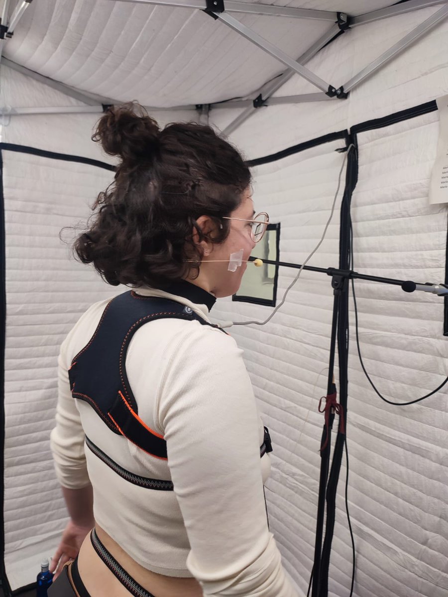Experimentando en el <a href="/VoiceLab_Uned/">Laboratorio de Voz, Música y Lenguaje</a> de <a href="/UNED/">UNED</a> 👄🗣️👂🏻 <a href="/nuriapolocano/">Nuria Polo Cano</a> #Phonetics