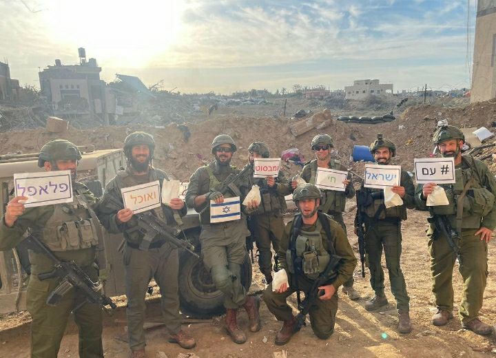 🚨
The Eagles unit, led by Lieutenant Colonel Rajin Hafi, was ambushed in Gaza. This is the last photo they took yesterday.
#FreeGazaFromIsraeINOW
