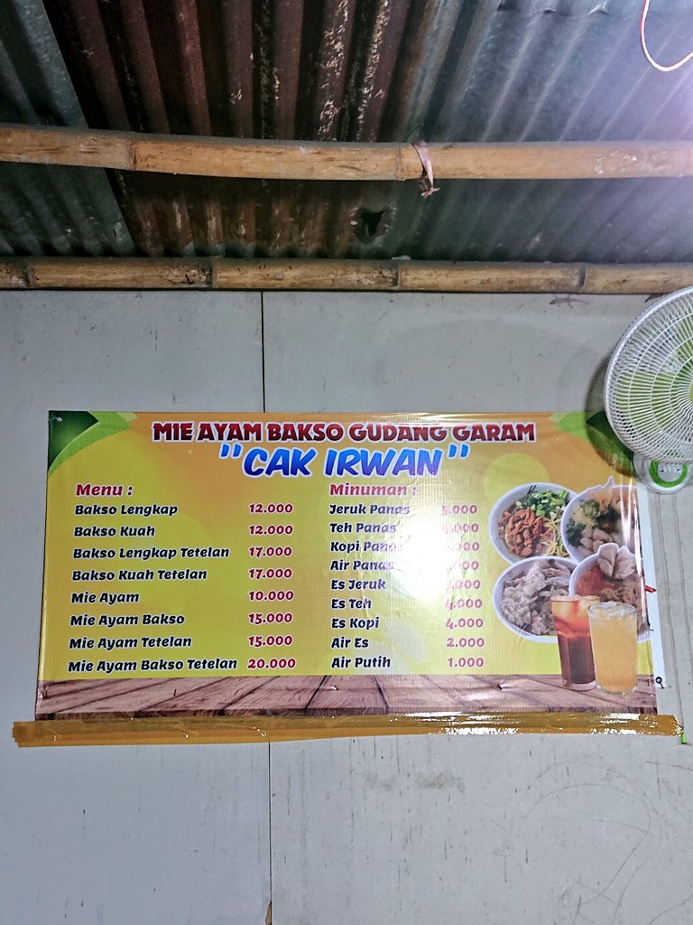 NurSetoAji's tweet photo. #JumatMieayaman ke utara menuju Mie Ayam dan Bakso Cak Irwan. Kehabisan bakso goreng ndakpapa ada duo topping bakso tetelan yang siap disantap. Makin malam makin ramai aja langsung gaskeun kemari! Cocok ro hawane ki bar udan ngemie duls! 

https://t.co/4isoLfiWkZ

@InfoMieAyamYK https://t.co/8nfvVdhQZm
