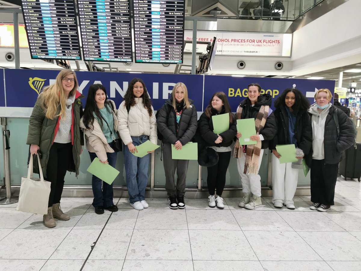 MarysFrenchDept's tweet photo. C'est parti ! The start of a great adventure as eight of our TY students set off for their French exchange in Fougères, Brittany @Leargas @EUErasmusPlus @FranceinIreland  @IrlEmbParis @dublinair https://t.co/uWPmGmwIO6