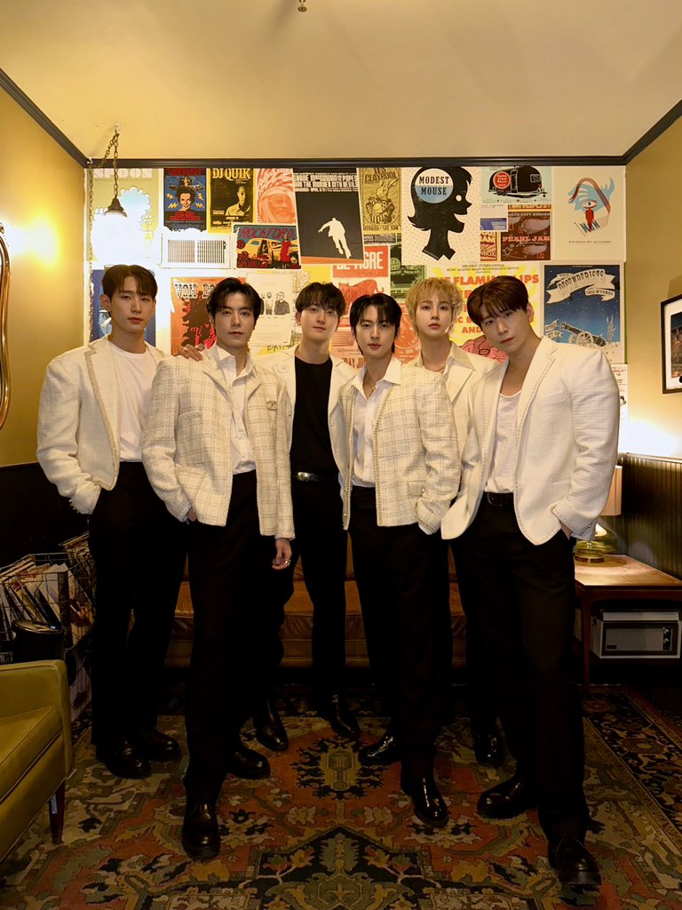 VAV_official's tweet photo. [#TODAY_VAV] 240118
#VAVinSEATTLE
Thank you Seattle!
Love you VAMPZ❤️

#VAV #브이에이브이 
#VAVinUS https://t.co/6rJ4erm9vZ