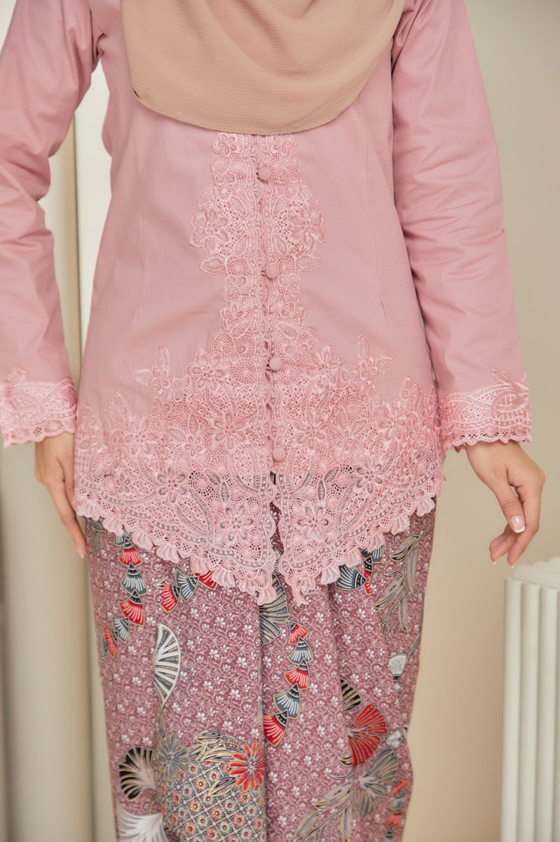 byhisdaisy's tweet photo. Hi Fairies🧚🏻‍♀️
Kak Daisy nak belanja close up for our firat collection Lebaran 2024 which is WHITE LABEL🤍🫣

Material Cotton Streatchable make it suitable for petite girl✨

Stay tune until 22nd January 2024

#byhisdaisy
#kebaya https://t.co/ec36aQYxuD