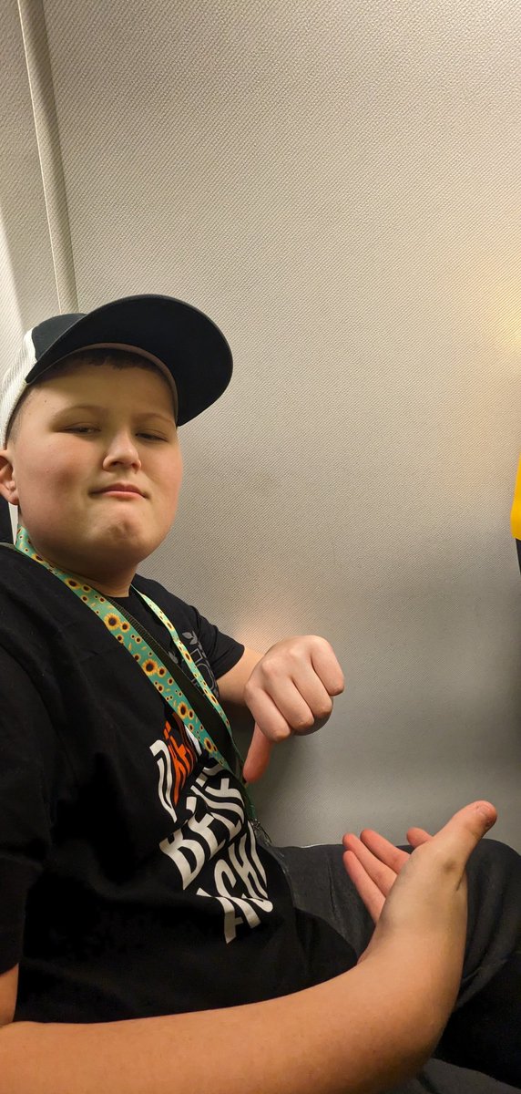 Shananigan88's tweet image. Hey @Ryanair where's my window 🤣🤣 @ReillyD0609 atleast we can't fight over it 🤣🤣 #RyanAir #NoWindow #EMAtoBFS