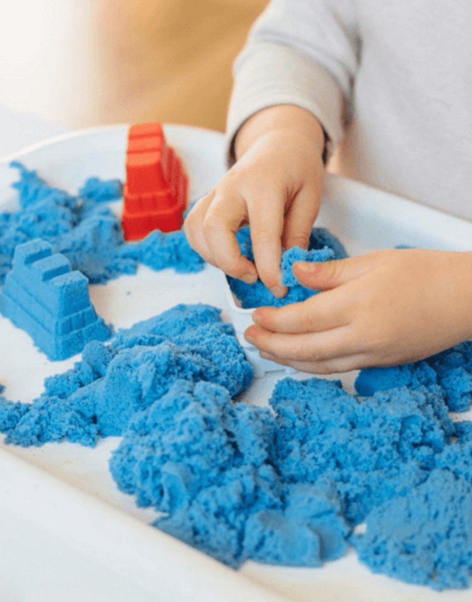 KİNETİK KUM NEDİR? 

Kinetik kum, çocukların yaratıcılığını ve motor becerilerini geliştirmek için tasarlanmış, dokunulduğunda kuru kalan ancak şekillendirilebilen bir oyuncak malzemesidir. Genellikle silika kumu ve polimerlerin bir karışımından oluşur.

mucitpanda.com/kinetik-kum-ne…