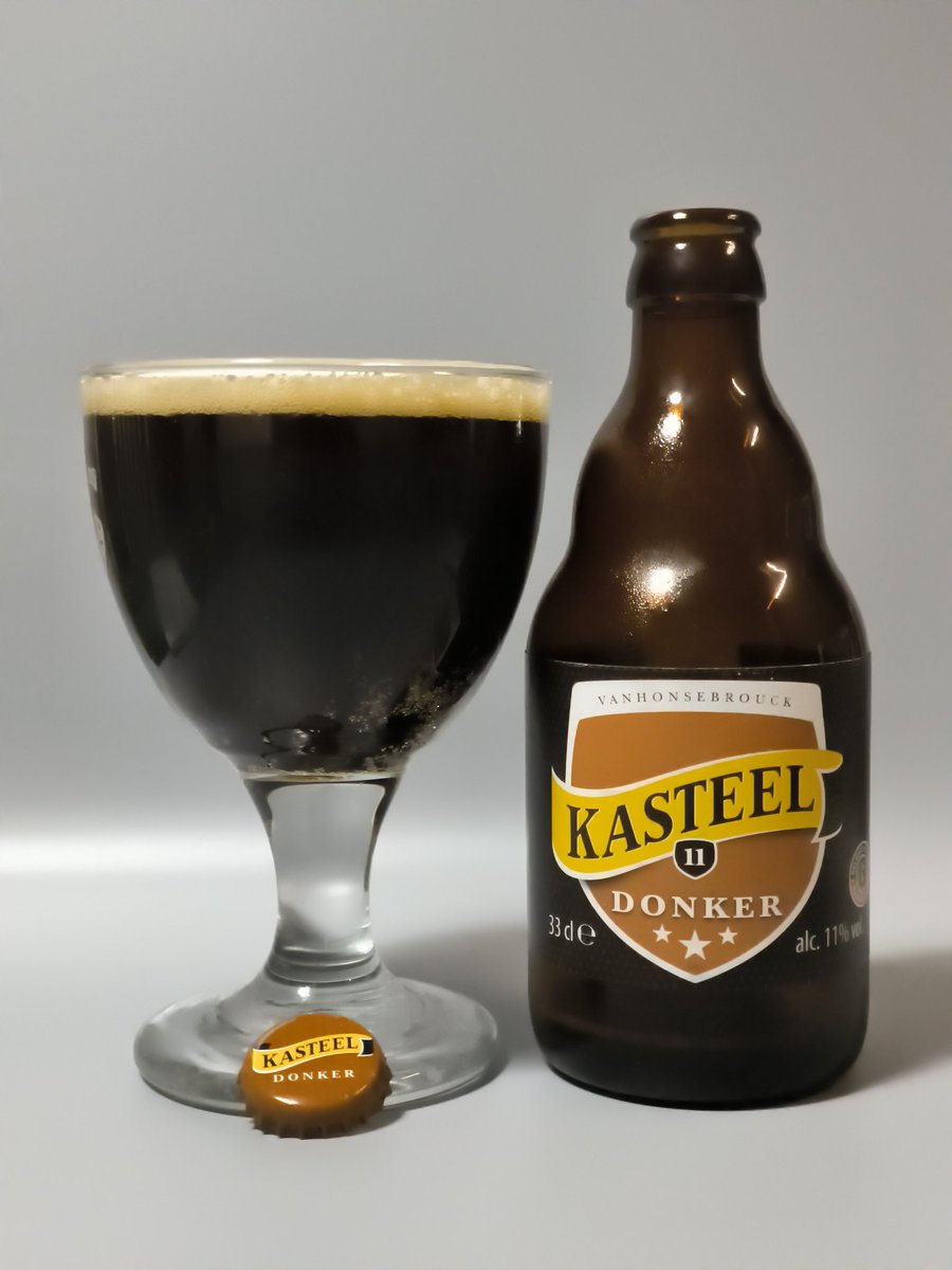 Kasteel Donker 🇧🇪 – ⭐⭐⭐⭐⭐⭐⭐ (7/10)
#beer #kasteelbier #kasteeldonker #sör #bere #bier #fotografiez_bere #birra #sörfotózás #beerlover #beerpic #belgasör #belgianbeer #beerloversaroundtheworld #beerporn #beertime #beerblog #sörblogger #sörkavalkád #cervezafotografia