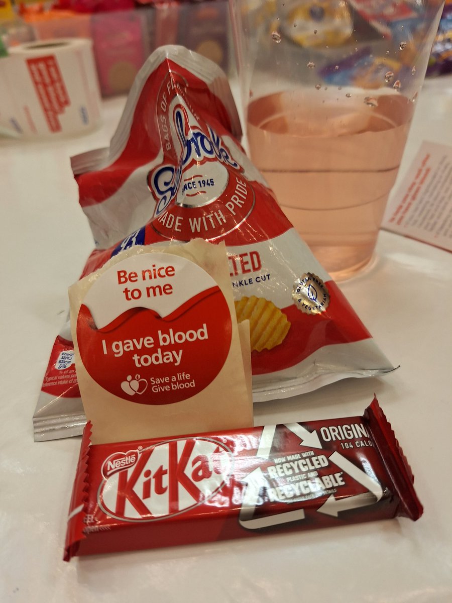 ClancyCar's tweet photo. Good snacks and a lovely chat with @GiveBloodNHS donor assistant, Dee #Giveblood https://t.co/i1a6tIgZNX
